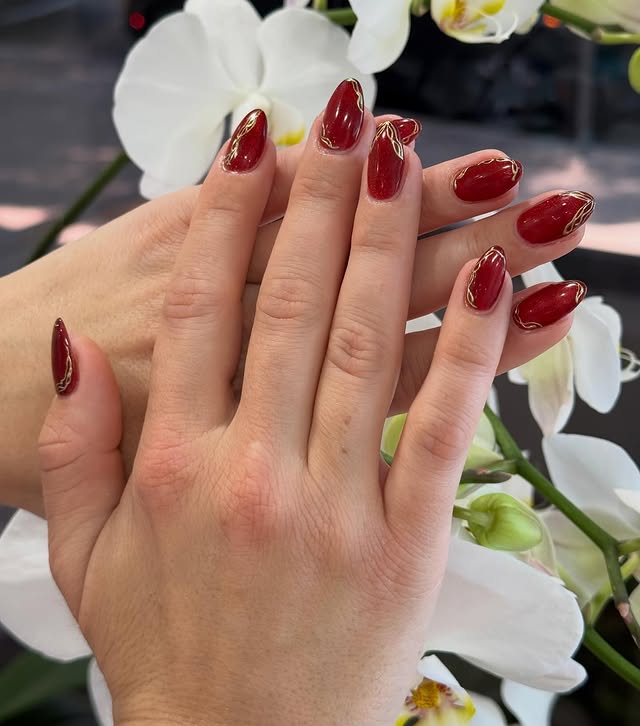 Cat eye nails, explained